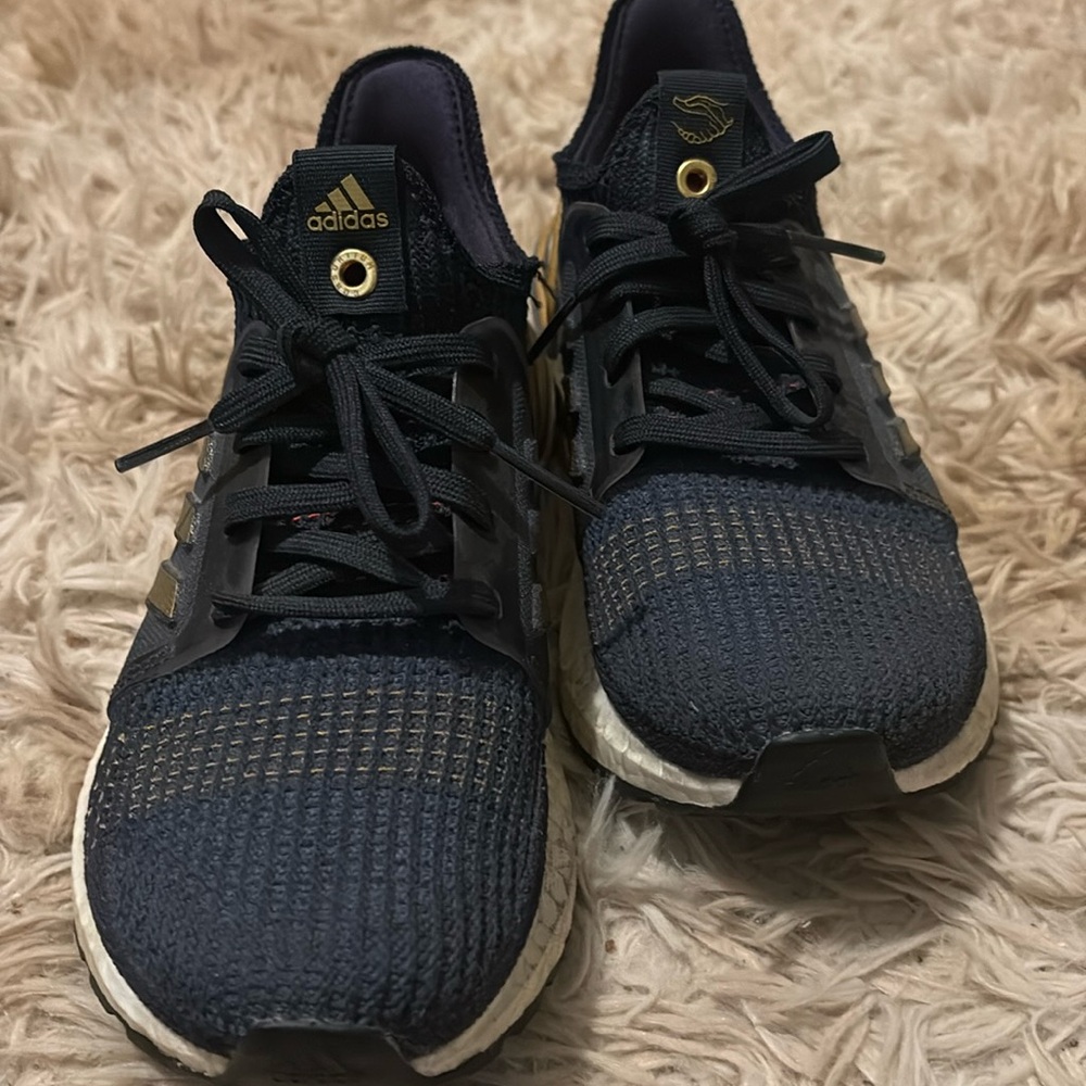 ADIDAS Boost Consortium in Navy/Gold Women’s 5 (Men’s 4)